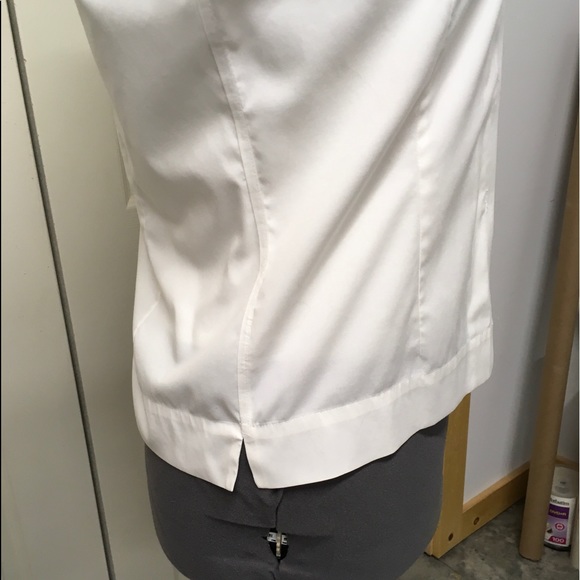 Eddie Bauer 3/4 length sleeve no iron white blouse. - Picture 3 of 4